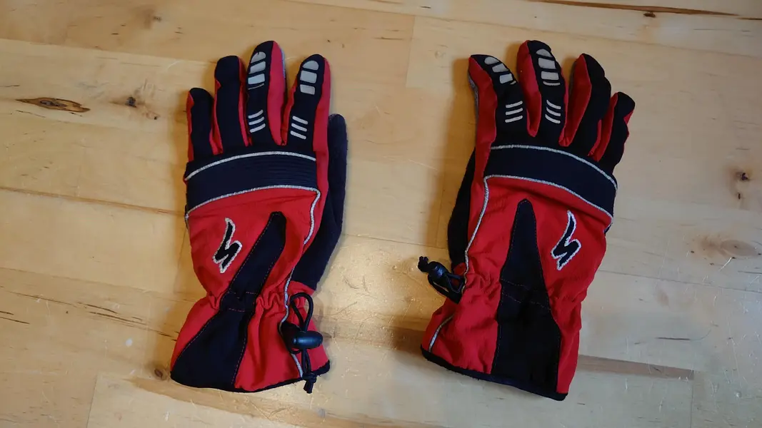 gloves .webp