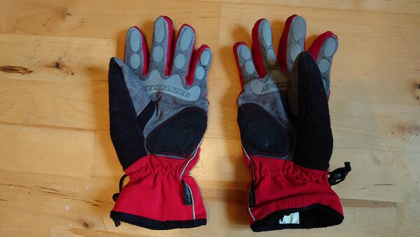 Gloves 2.jpg