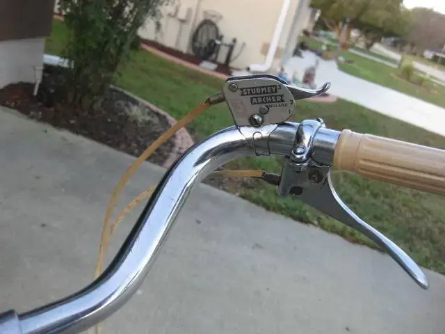 ROBIN HOOD 1965 BAR AND SHIFTER.webp