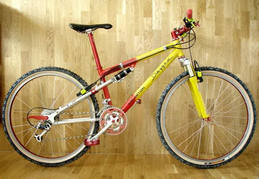 dagger1995_255.webp