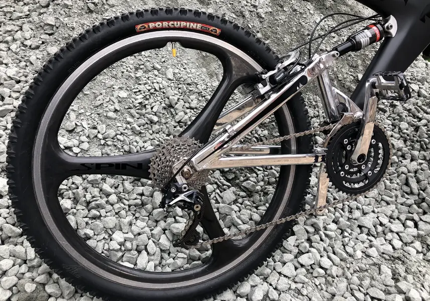 Trek Y-50 Dark Tribute (2).webp