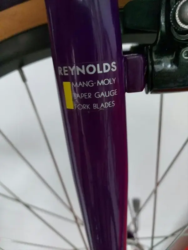 reynolds fork decal.webp