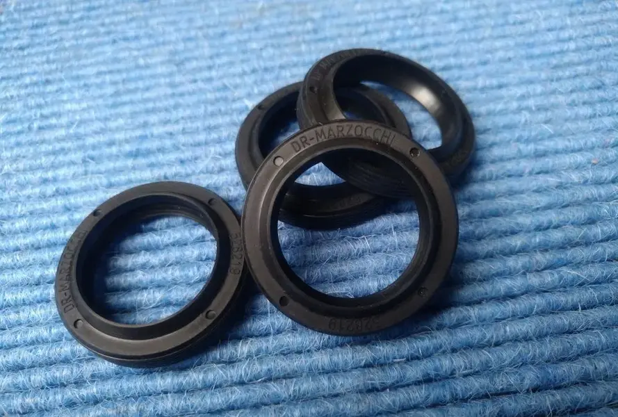Oil-Seal-26mm-XC-Series-1000px-1000x675.webp
