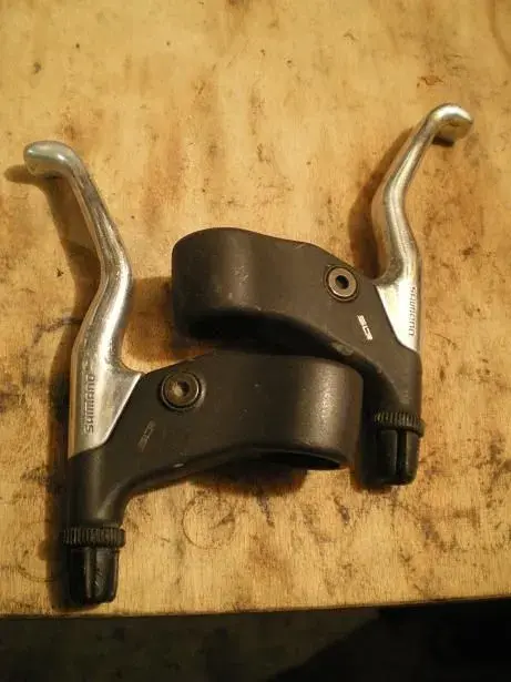 brake levers.webp
