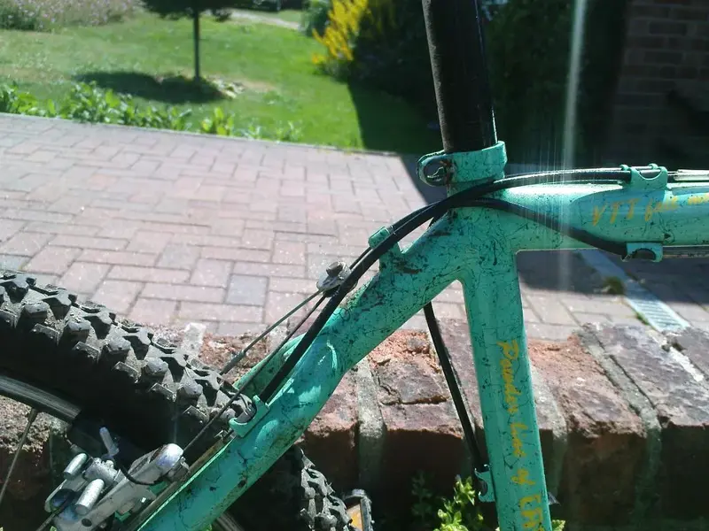 Cable stop wishbone.webp