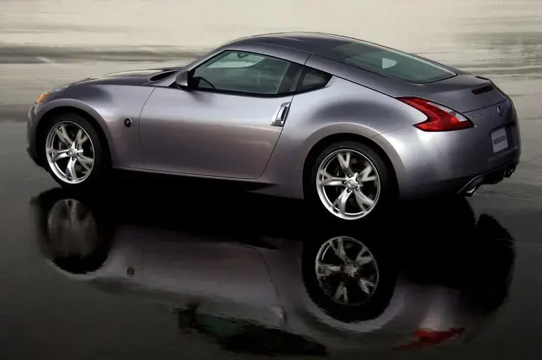 nissan-370z-2009-official-photo-img_2.webp