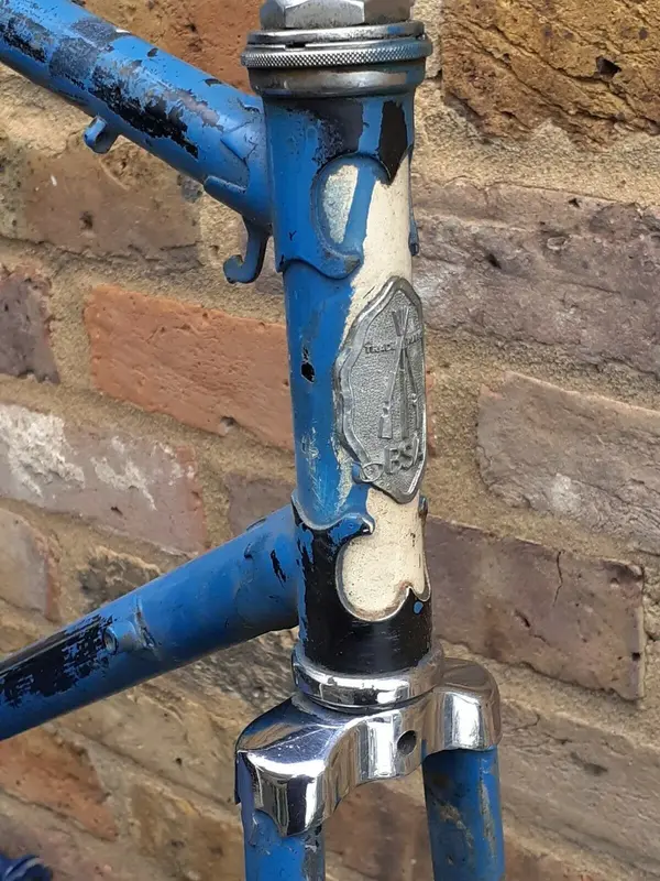 BSA Head Badge silver.webp