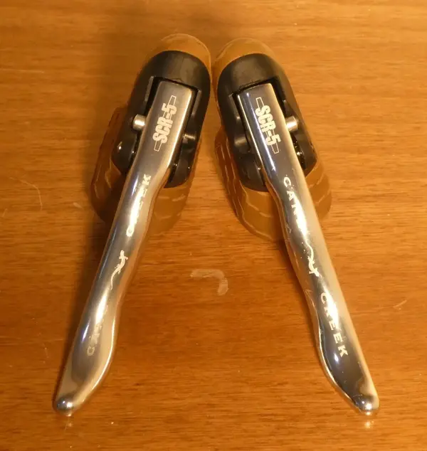 levers R.webp