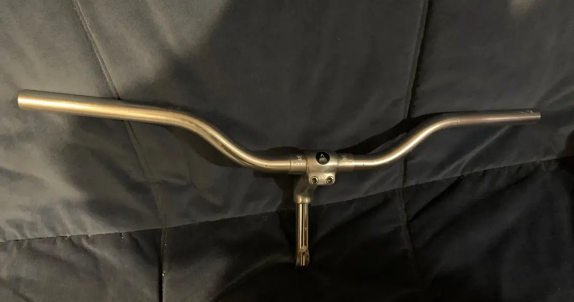 4 Handlebars and stem.webp