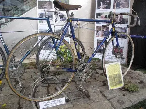 EXPOSITIONPARISROUBAIXSIEGEREGIONLI10Cerami60PeugeotSapin.jpg