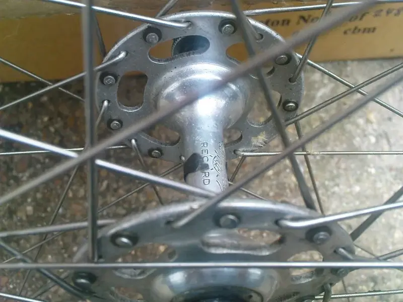 campagnolo record hub.webp