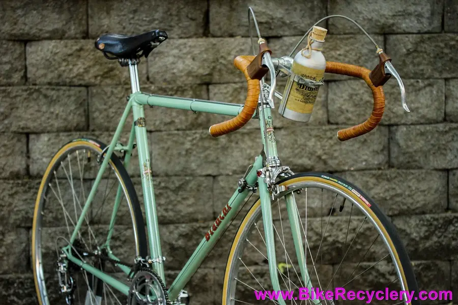 1950s_bianchi_campione_del_mondo_tour_de_france_restored_1953_magistroni_ambrosio_57cm_celeste...jpg