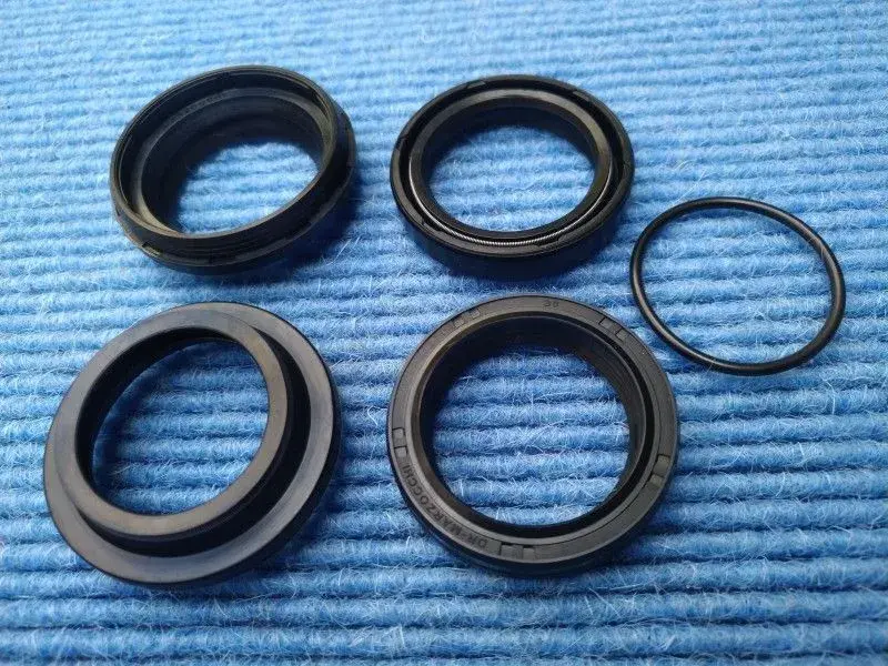 Marzocchi Bomber 30mm Seal Kit classic 800px.webp