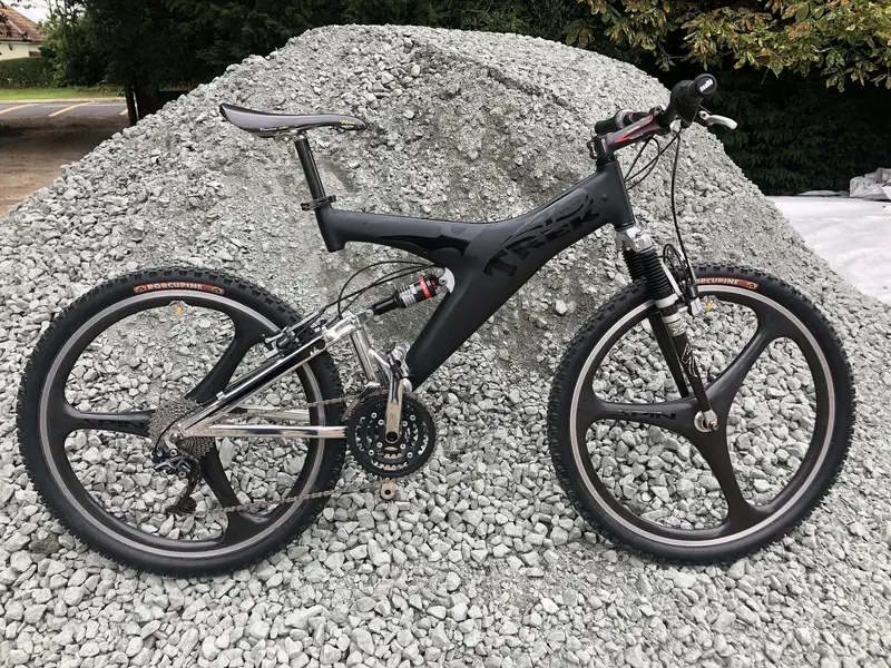 Trek Y-50 Dark Tribute (1).webp