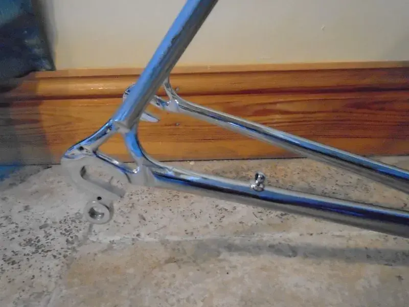 splendor rear stay.webp