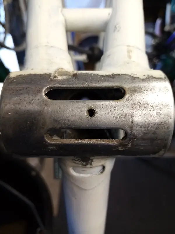 bb underside wthout cable guide.jpg
