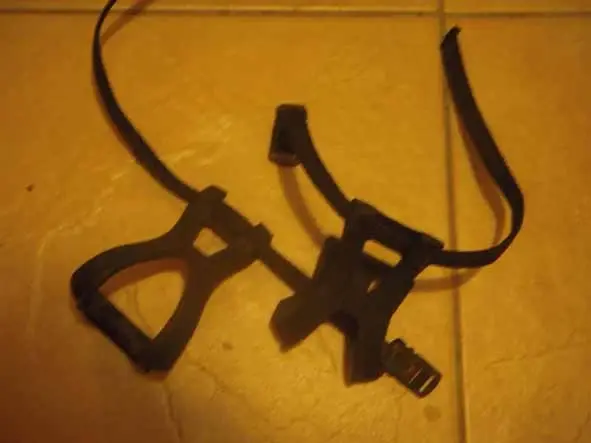 clips and straps.webp