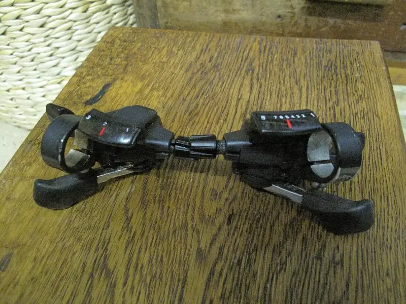 sl-m740 shifters2.webp