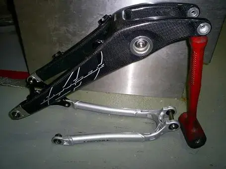 4 banger swingarm.webp