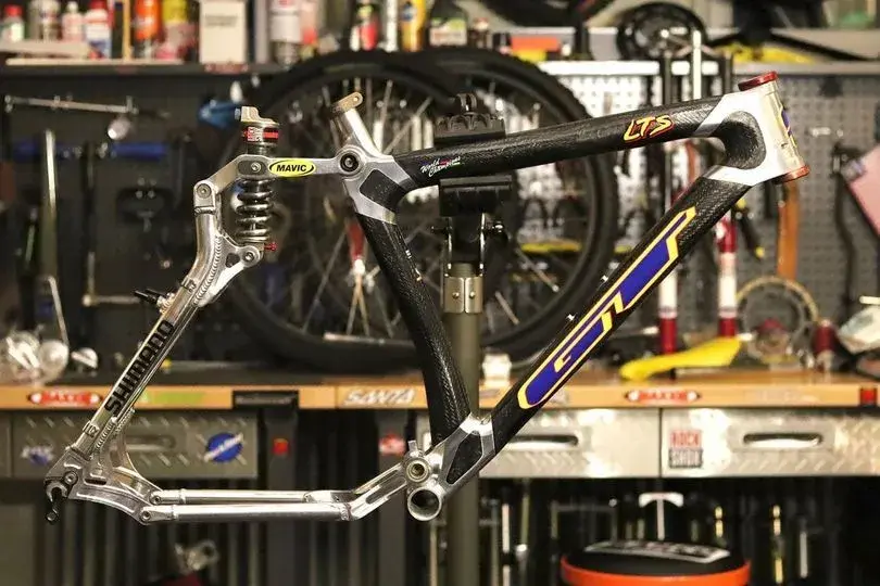 Replica of Nico Vouilloz GT thermoplastic LTS 1996 | Retrobike