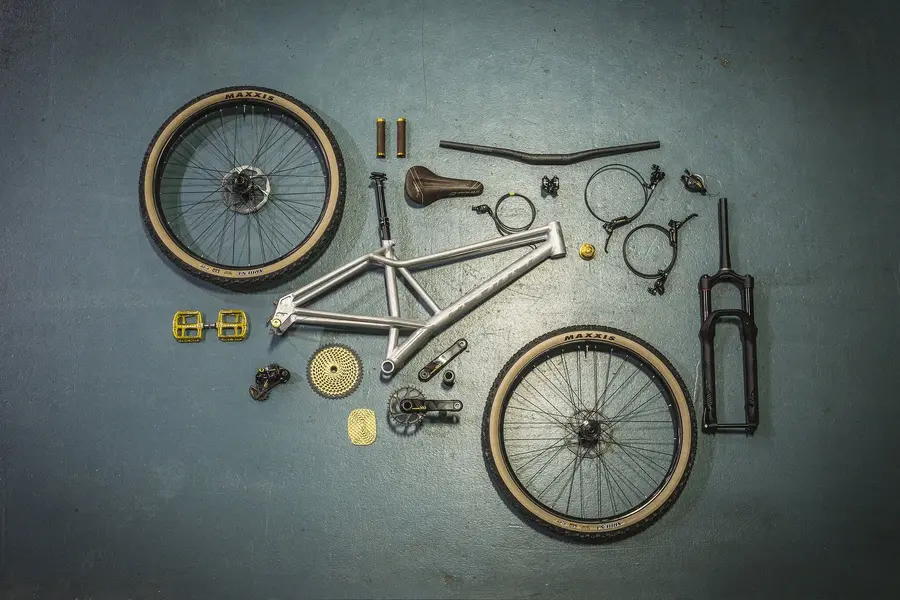 Devinci-YYZ-PART-OUT.webp
