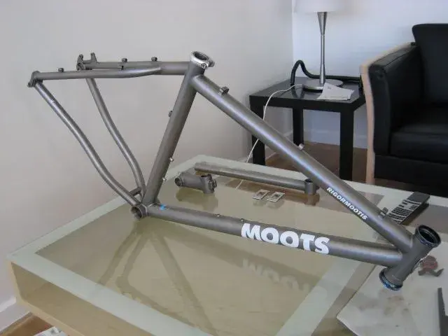 Mootis 001.webp