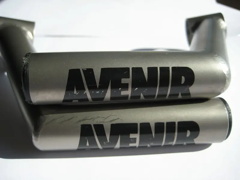 Avenir front.webp
