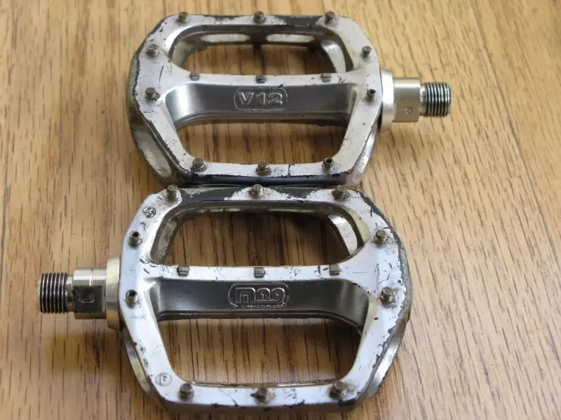 Mag V12 Pedals.webp
