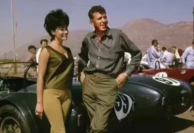 *******-shelby-the-l-14_400x266~2.jpg