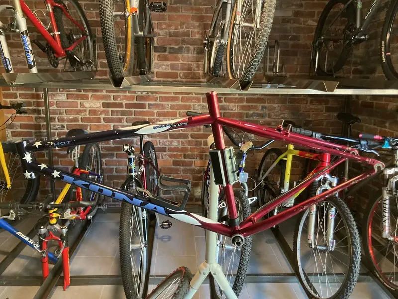 Kona Hot Frame.webp