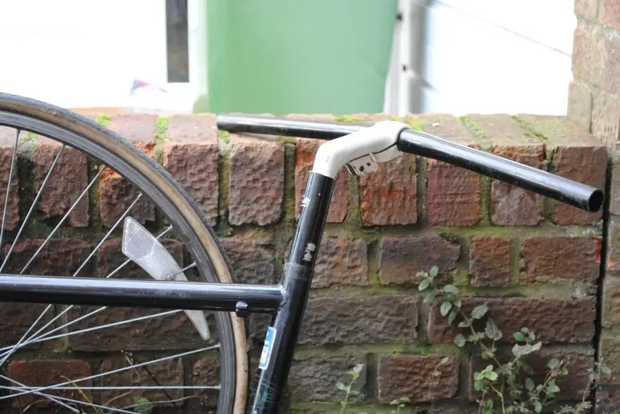 Stuck seat post.webp