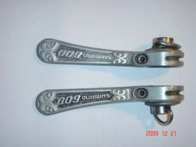 shimano 600 levers.webp