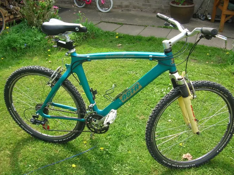 ASTA carbon Bike 2.jpg