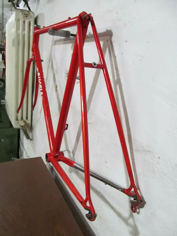 Rivola 10 telaio rosso porta catena columbus (12).webp