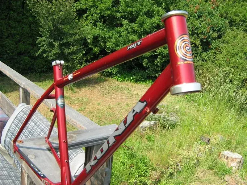 1994 Hot frame size 17 in red front.webp