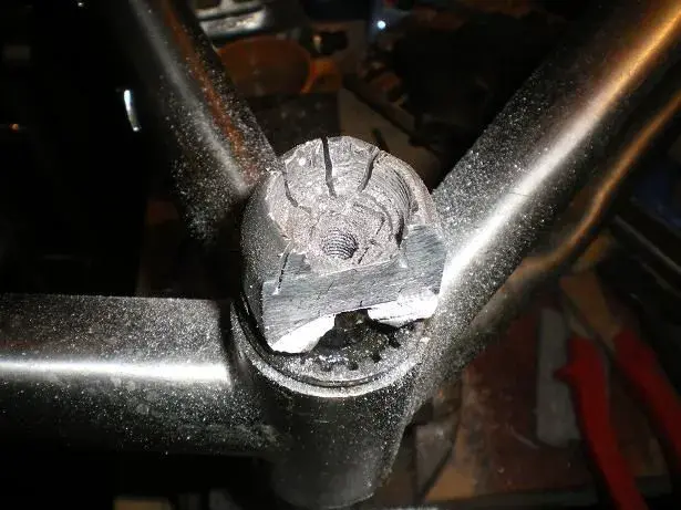knackered thread and seized and so was the BB!.webp
