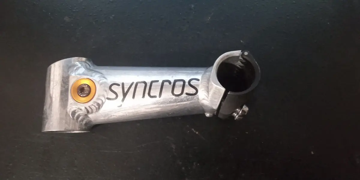 Syncros_Henged_Cattle_Head_chrome.JPG Syncros_Henged_Cattle_Head_chrome.JPG