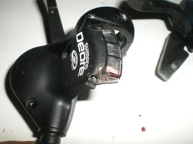 broken window on deore shifter.webp