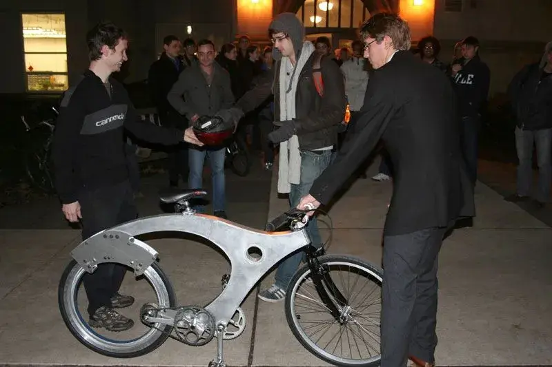 yale-hubless-spokeless-bicycle4.webp