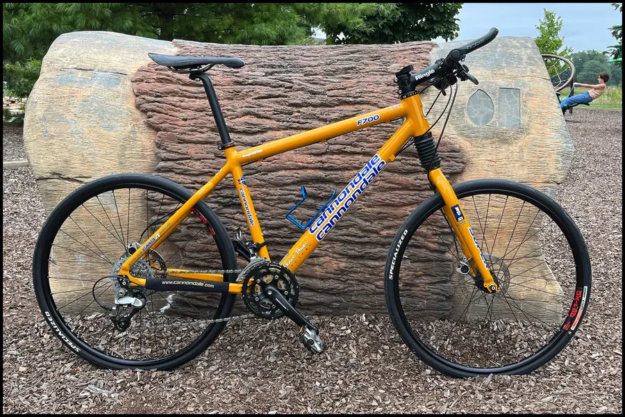 2001-cannondale-f700_005.webp