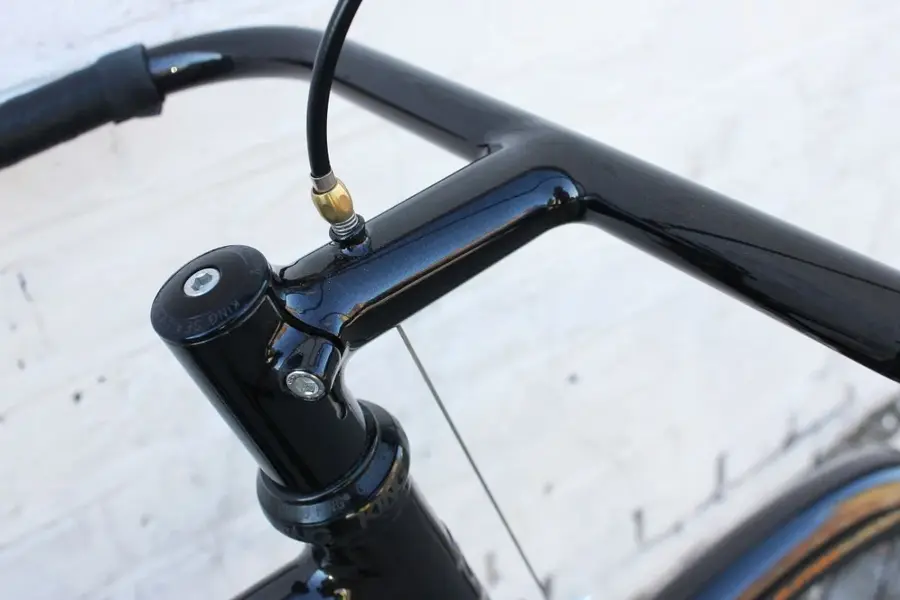 donhou-bicycles-black-commuter-3.webp