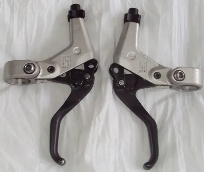 XT 739 V-brake levers.webp