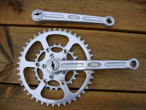 Stronglight chainset 1.jpg