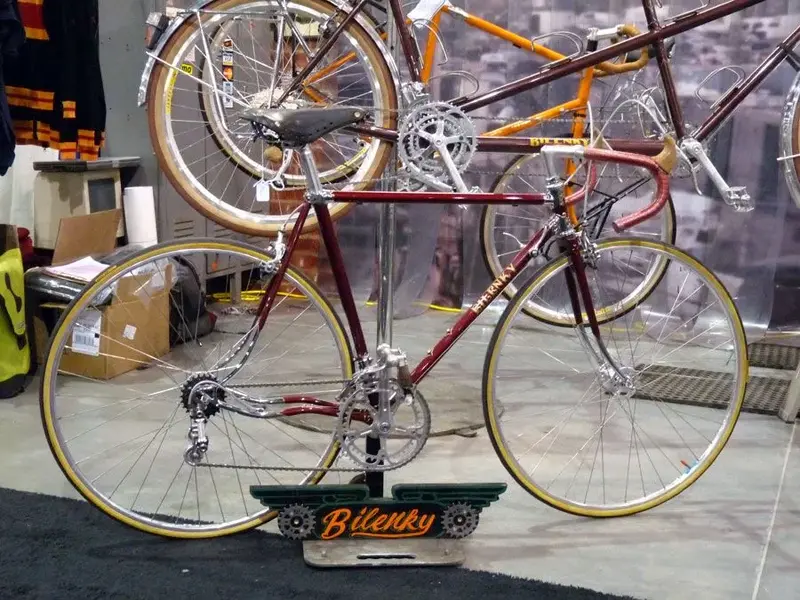 belinky-red-bike01.webp