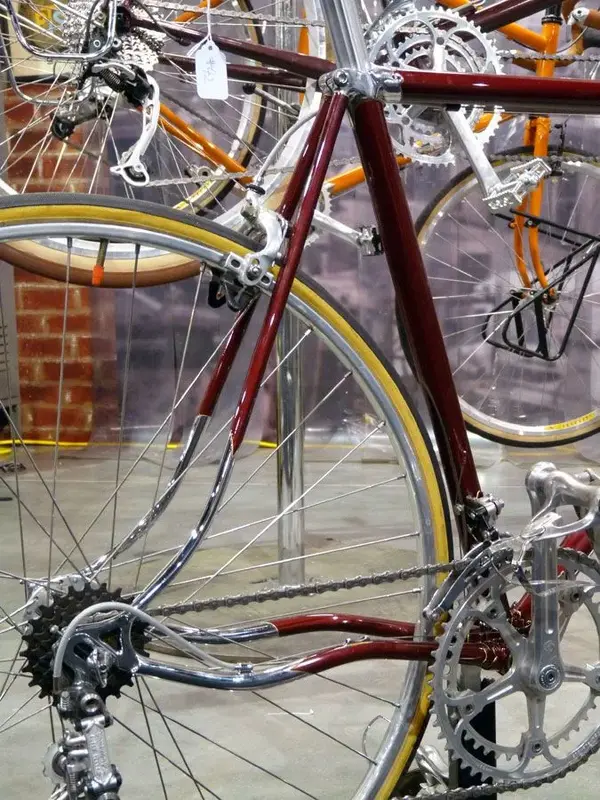 belinky-red-bike02.webp