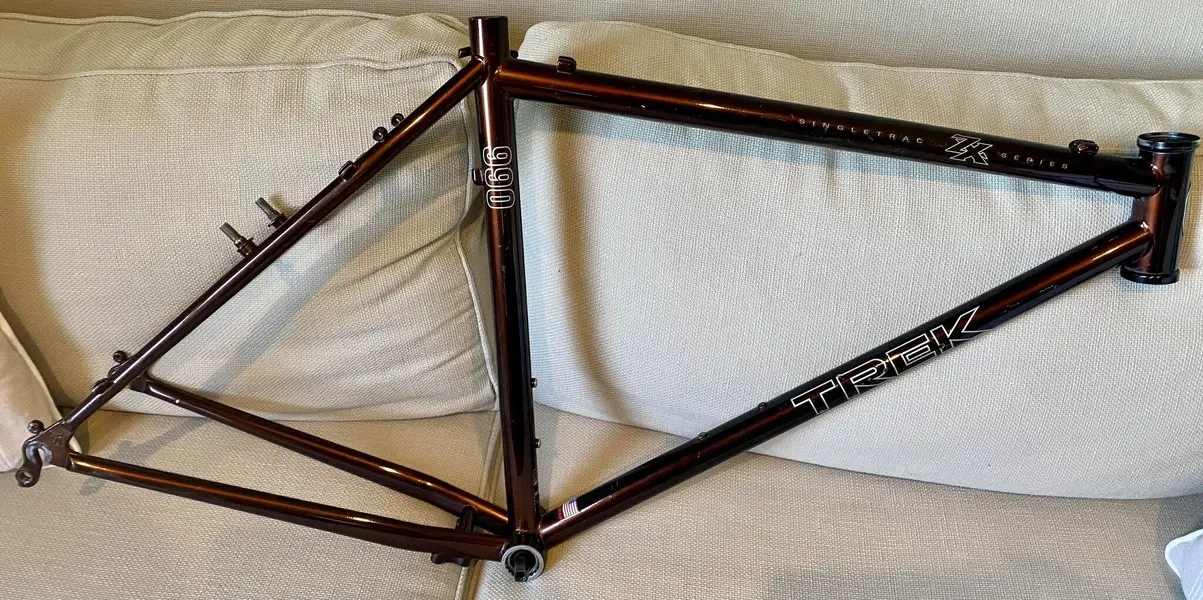 990 frame.webp