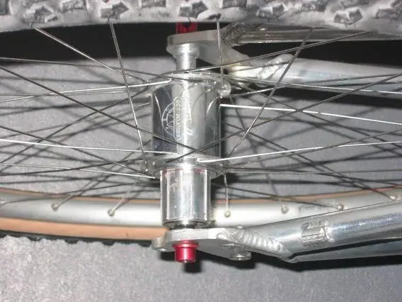 White Industries hub+ Wheelsmith spokes.webp