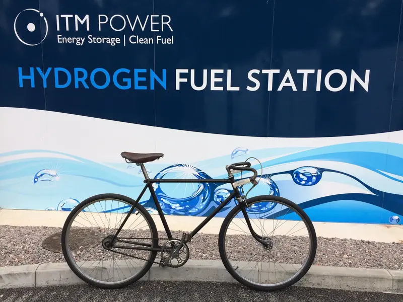BSA at Hydrogen fuel station 2016.webp