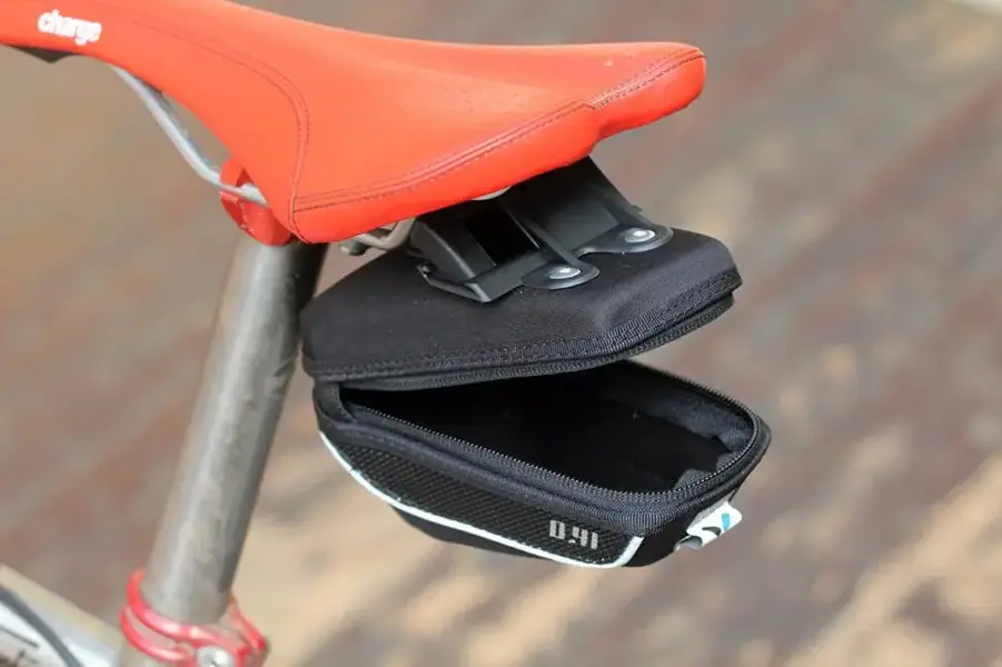 BTwin Comp 0.4L Seat Post Bike Bag -open.webp