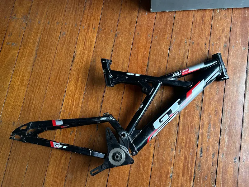 GT DH-i Team frame USA製 2001年モデル GT DH-i Team frame USA製 2001年モデル
